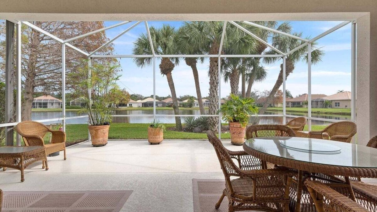 Palmer Ranch House | Tranquil 2/2 lakefront home in Palmer Ranch - Marina Sunrise