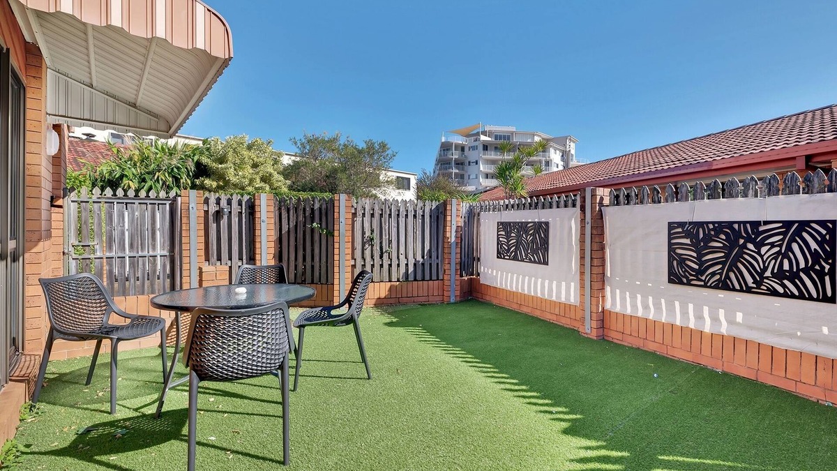 Redcliffe House | Tranquil 2-Bed Townhouse Close to Redcliffe Beach