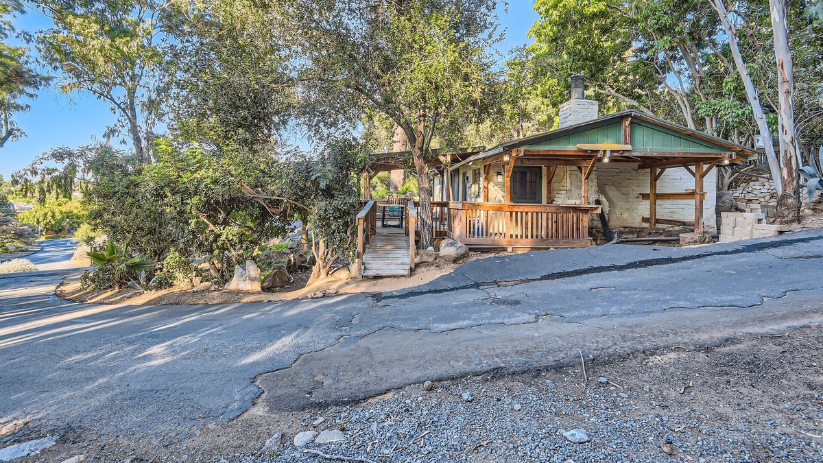 Vista Cottage | Tranquil 2 Bedroom 1 Bath Cottage Nestled in the Trees - Fenced Oversized Patio