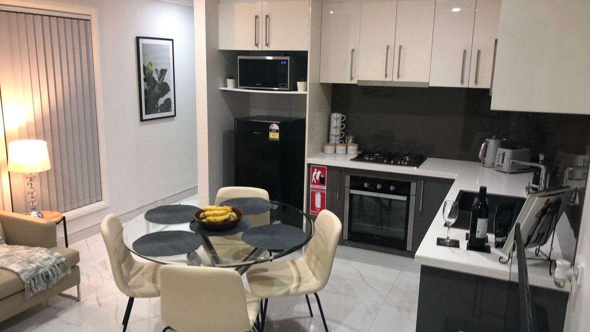 Campbelltown House | Tranquil 2 bedroom flat with private courtyard