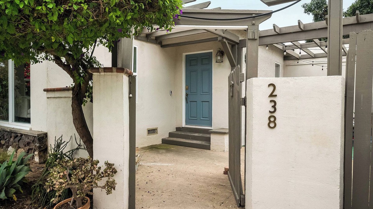 Ventura House | Tranquil 2-bedroom bungalow in Ventura for a peaceful getaway