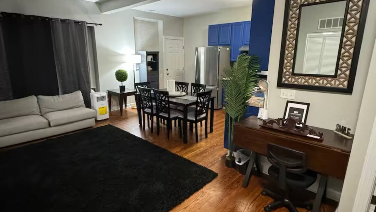 Woodlawn Condo | Tranquil 2-bedroom condo in charming Chicago with WiFi, AC