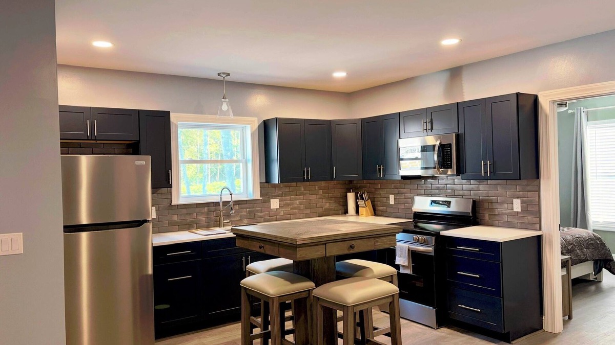Palmyra Apartment | Tranquil, 2-bedroom duplex unit with AC, full kitchen and WiFi in Palmyra