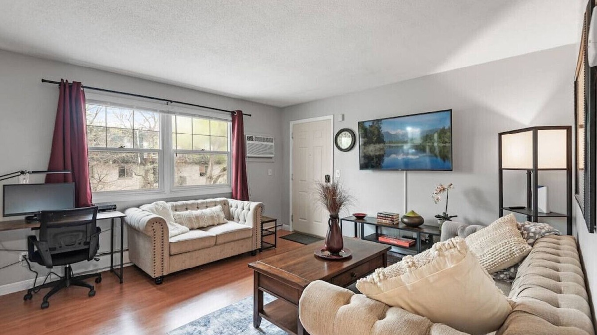 Spring Lake Park Apartment | Tranquil 2BR Apt Mpls - 8075 Apt 3