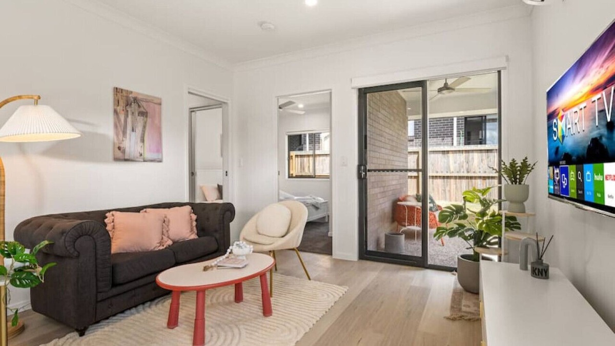 Browns Plains House | Tranquil 2BR Retreat with Local Charm & Comfort