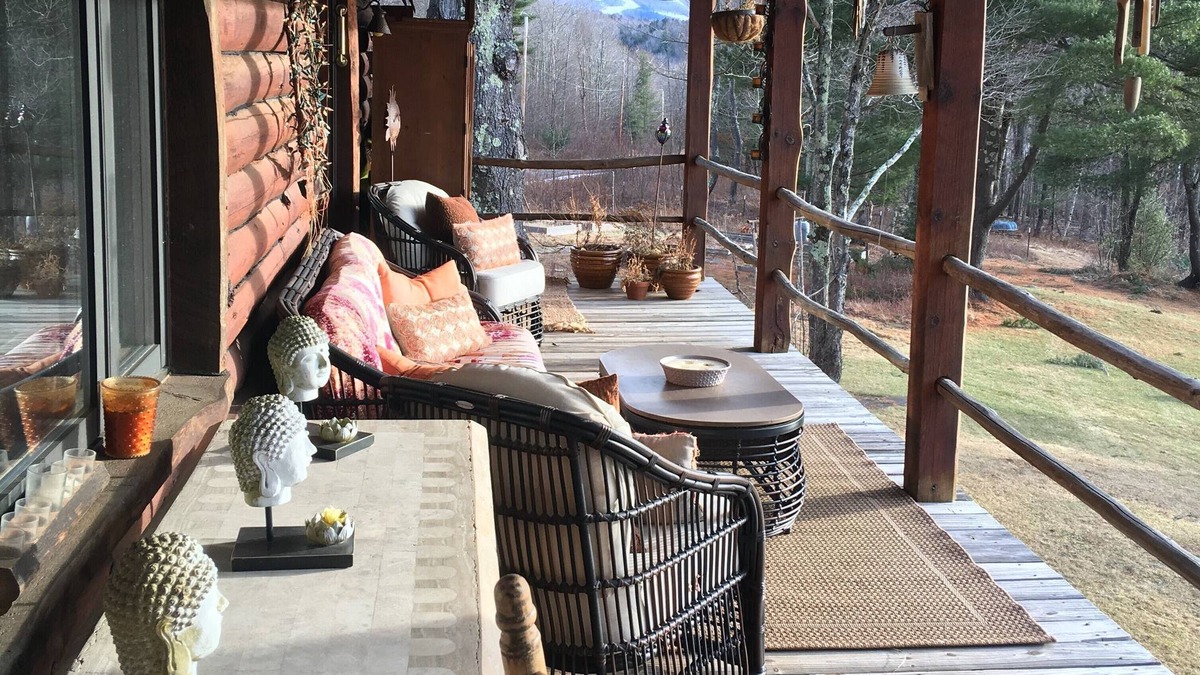 Hunter Cabin | Tranquil 3 Bdrm Log Cabin on Lake 10 min from Windham & Hunter Mts- dog friendly