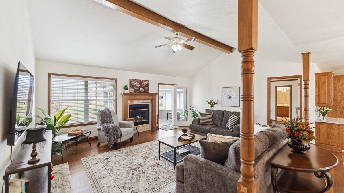 Pryor House | Tranquil 3 bedroom home in South Pryor AC,Wifi