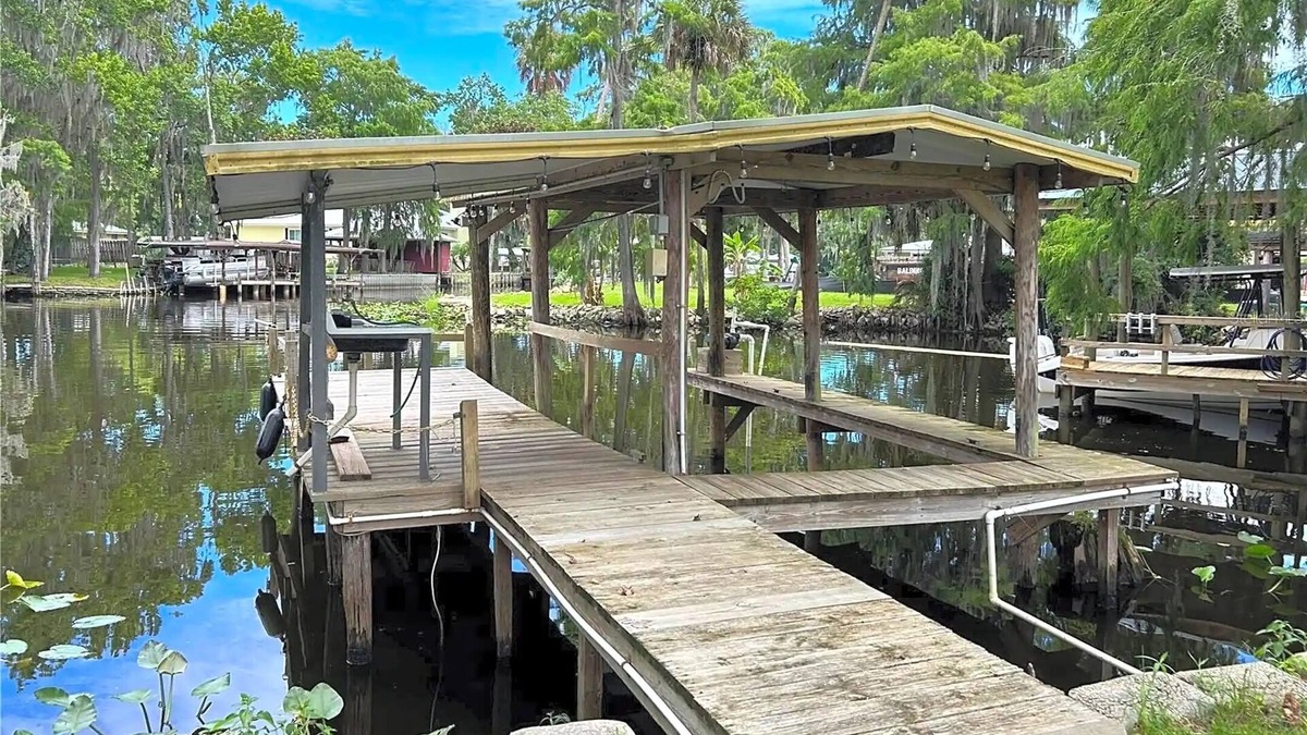 Astor House | Tranquil 3-bedroom house in Astor with direct St. Johns River access.