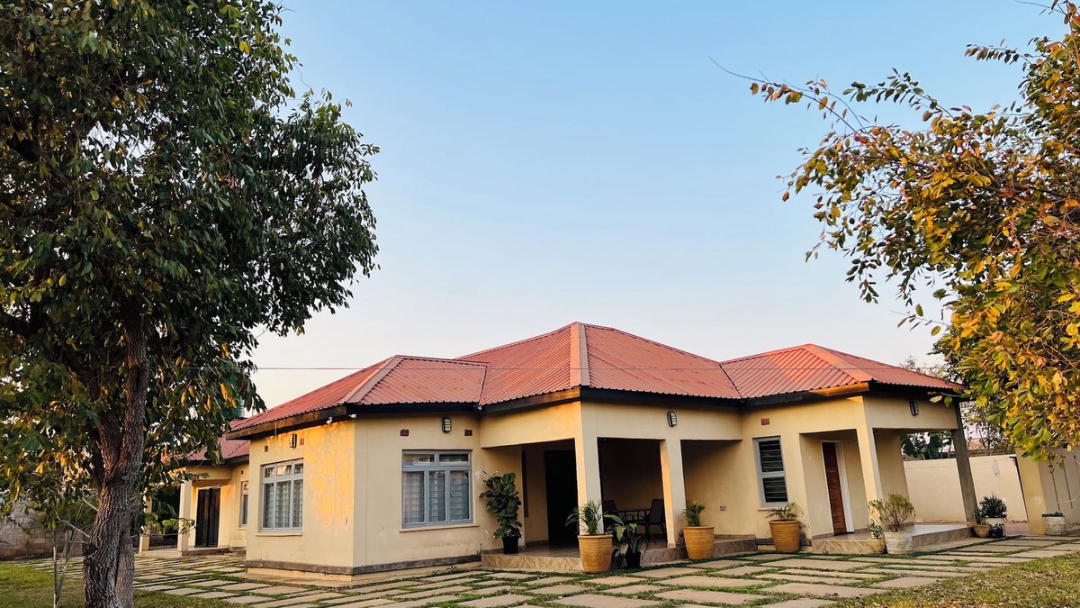Lusaka House | Tranquil 3-bedroom house with WiFi in Lusaka, New Kasama and power backup