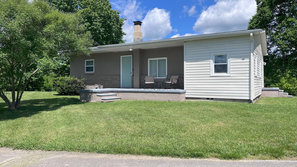 Lenoir City House | Tranquil 3-bedroom house in Lenoir City.