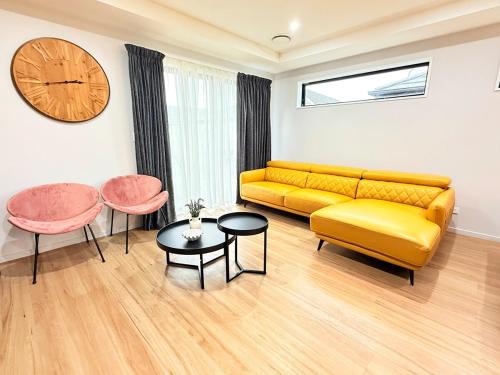 Christchurch House | Tranquil 4 Bed Family Retreat 5Min To Airport