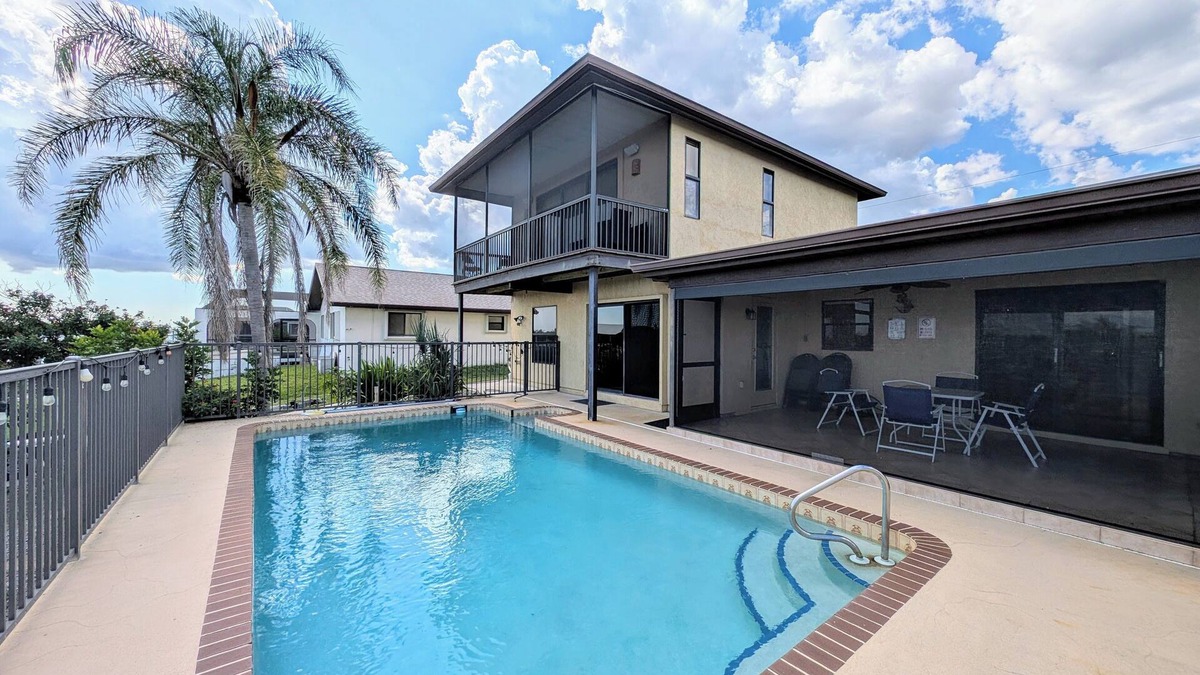 Port Charlotte House | Tranquil 4-bedroom house in Port Charlotte with pool