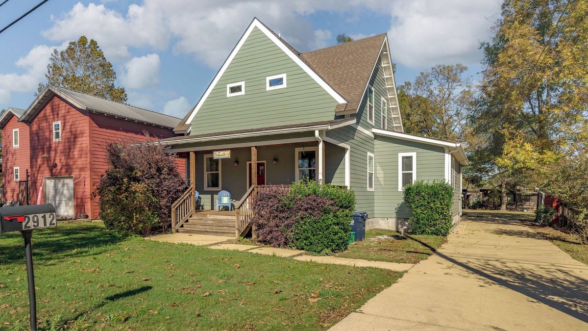 Tuscaloosa House | Tranquil 4-bedroom/4bathroom House UA Adjacent-Short or Long Term