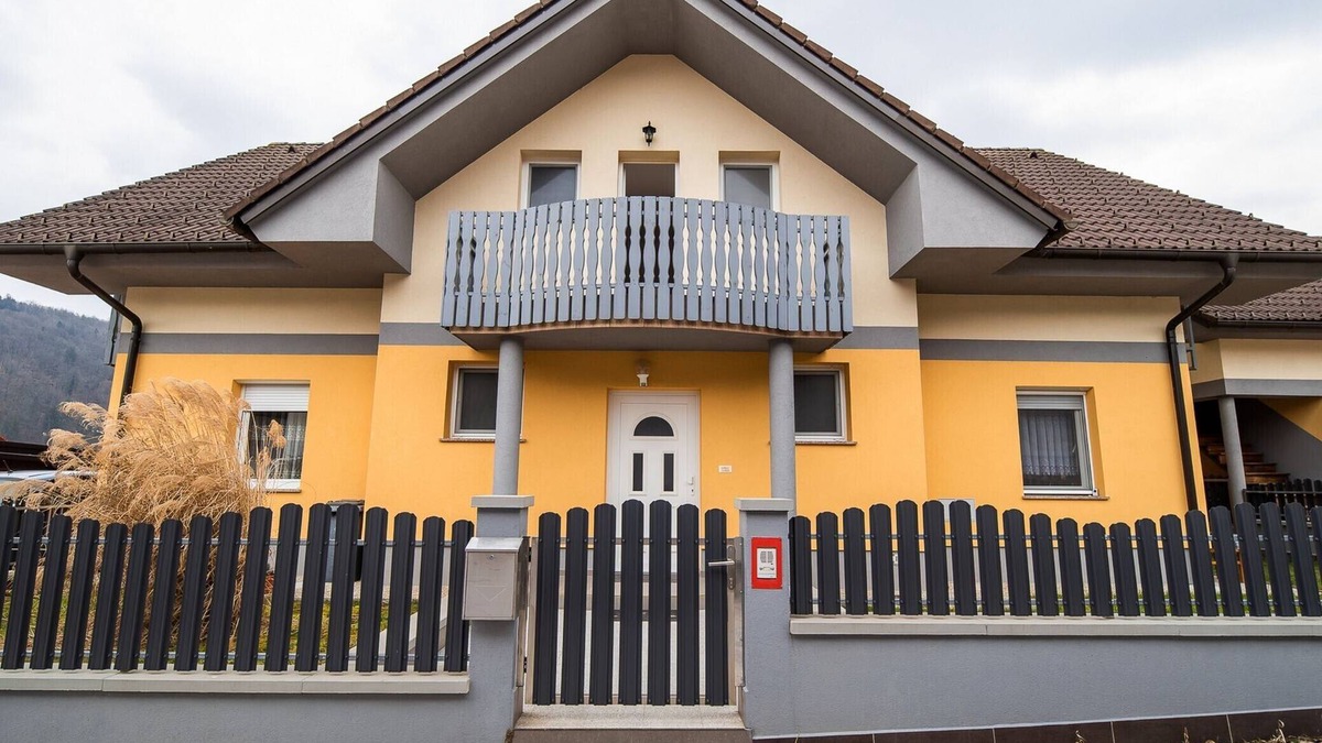 Skofljica Apartment | Tranquil and Charming Apartments with Shared Garden - Three Bedroom Apartment with Balcony