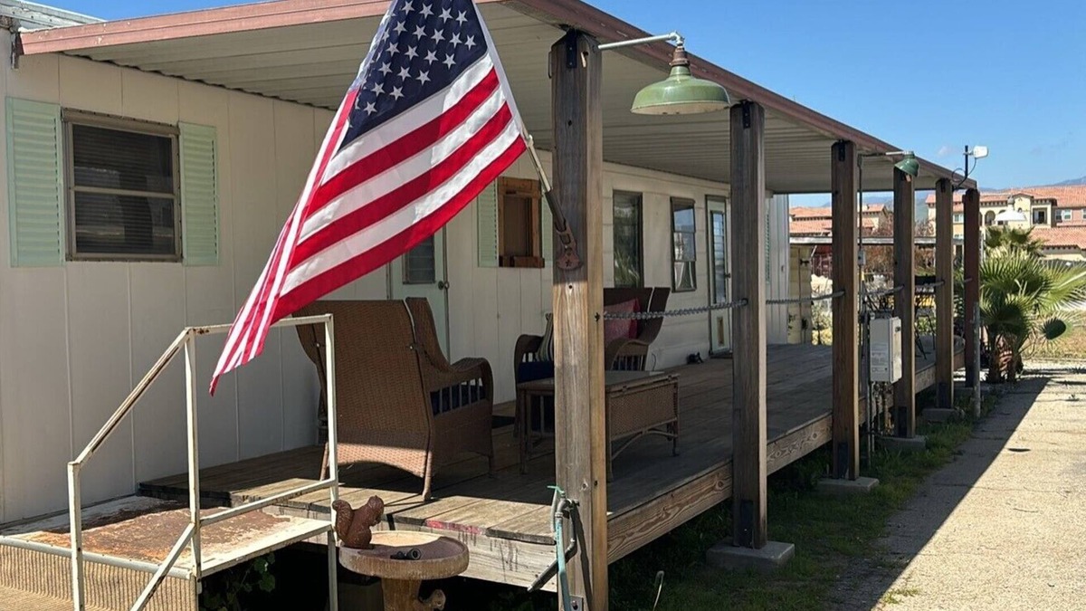 Calimesa House | Tranquil and charming mobile home, single wide, newly remodeled - Coastal Decor