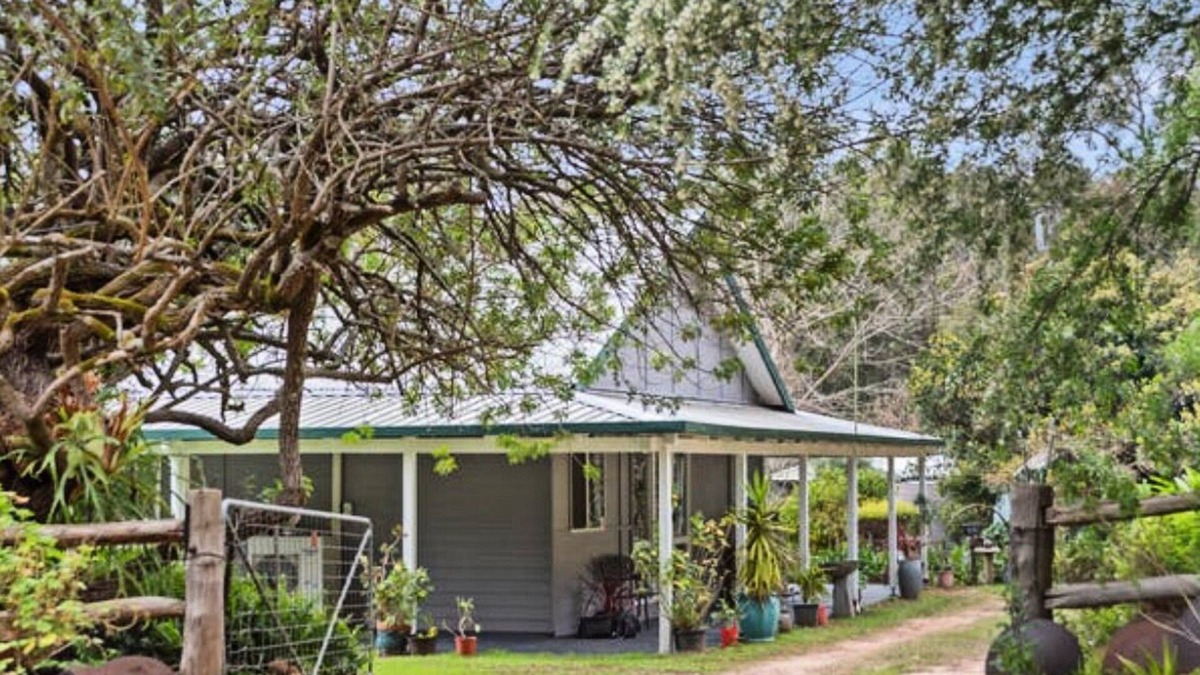 Dwellingup House | Tranquil and cosy rural cottage in Dwellingup surrounded by state forrest.