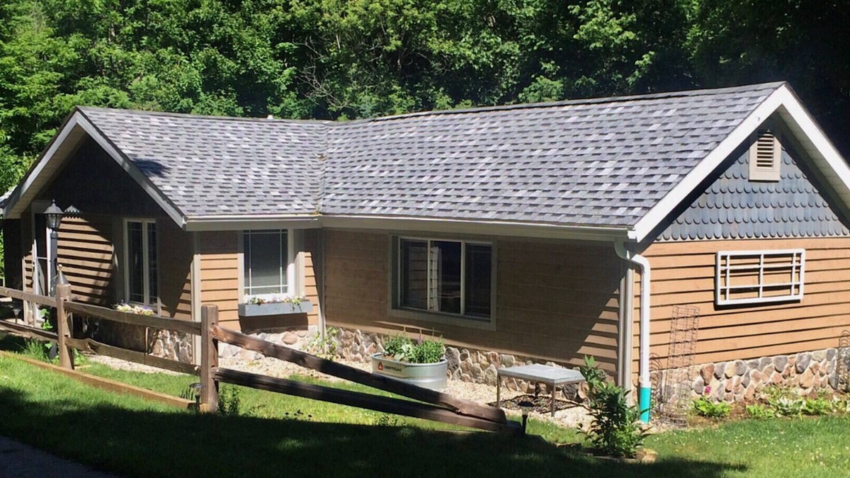 South Haven Cottage | Tranquil and Spacious Cottage close to South Haven Beaches and Downtown