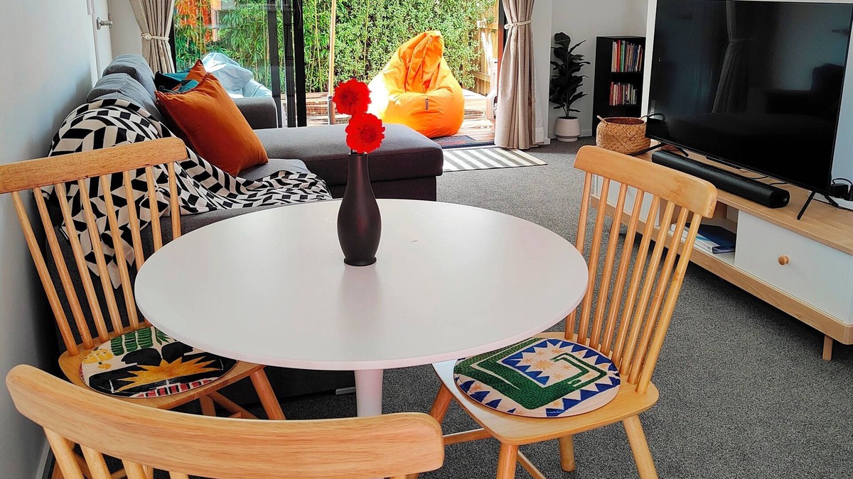 Linwood House | Tranquil Bamboo Oasis -New 2 Bed Close To CBD