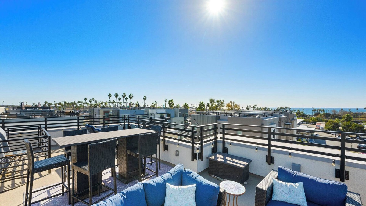 South Oceanside House | Tranquil Beach Townhome in Oceanside