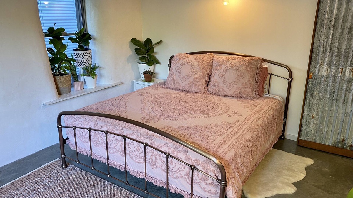 Dunsborough House | Tranquil & beautifully decorated new 1BR cottage central to Dunsborough