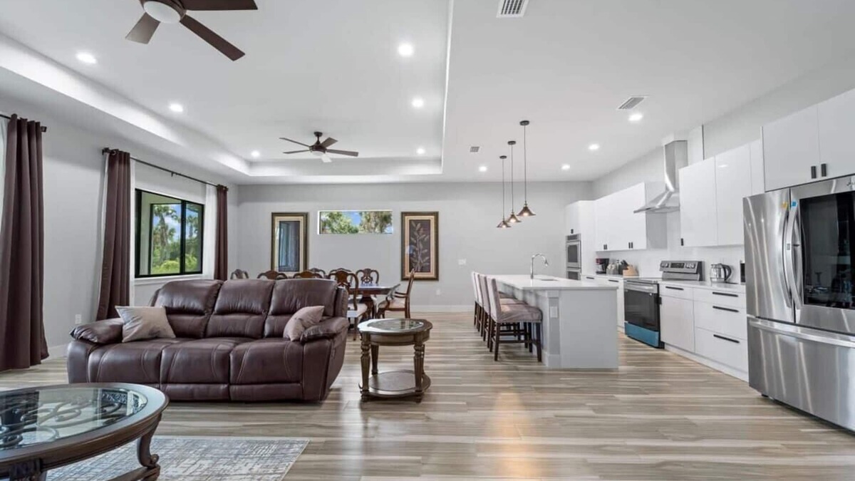 Rotonda Heights House | Tranquil Brand New Central Location Lake Front