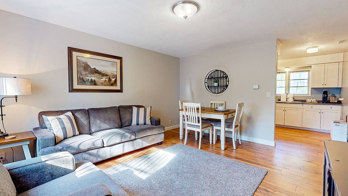 Oak Grove House | Tranquil & charming retreat with patio & W/D - near river access, parks & trails
