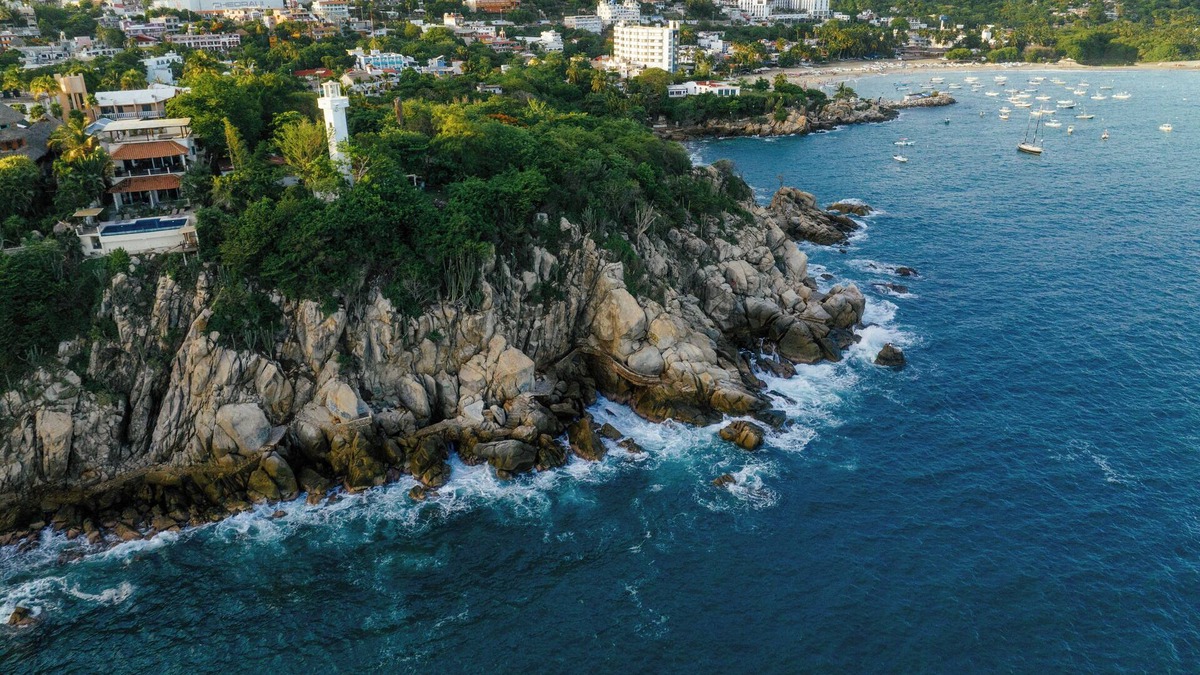 Hidalgo Apartment | Tranquil Cliffside Apartment with Stunning Ocean Views
