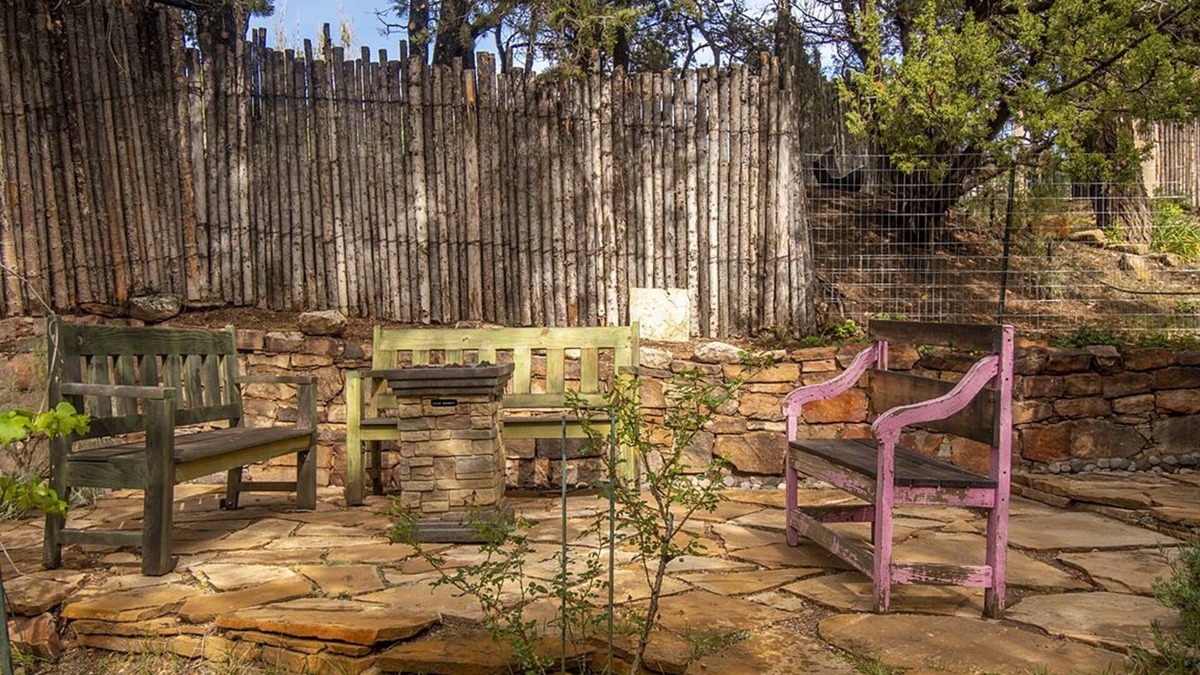 North Hills House | Tranquil compound directly across from 10,000 waves and close to town and skiing