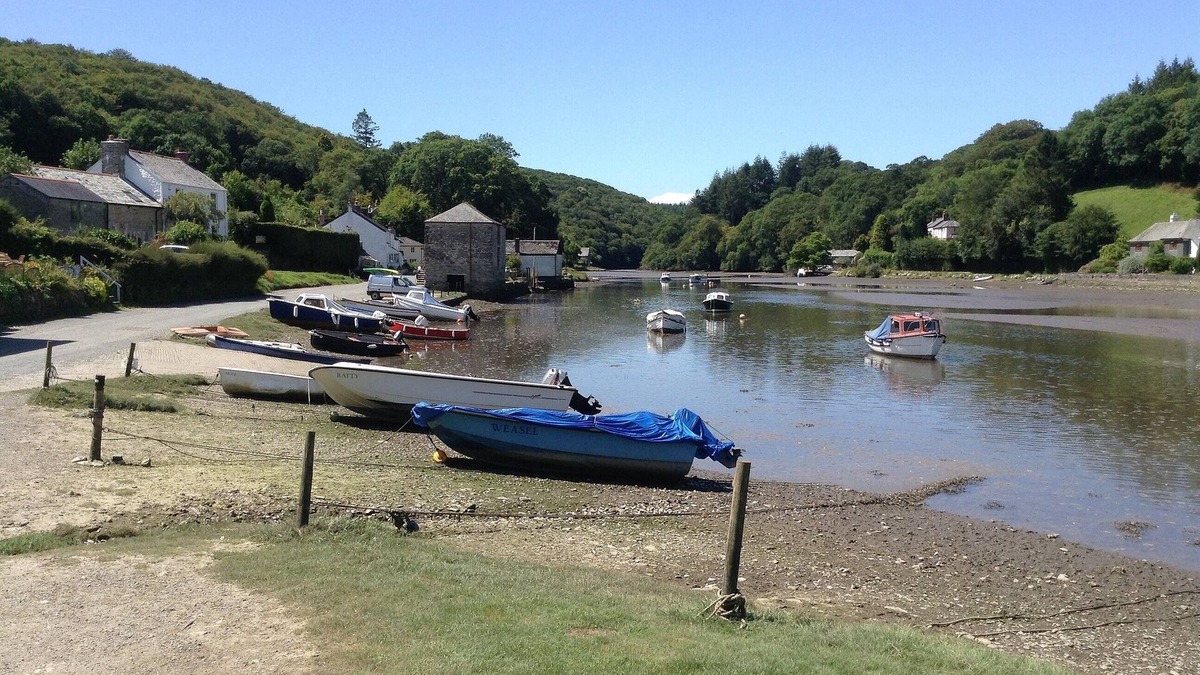 Lerryn Cottage | Tranquil, cosy waterside cottage direct river views, local pub, shop, walks.