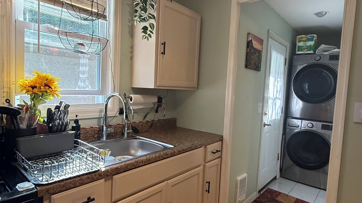 New Fairfield House | Tranquil Cottage Haven Steps from Ball Pond & Putnam Lake