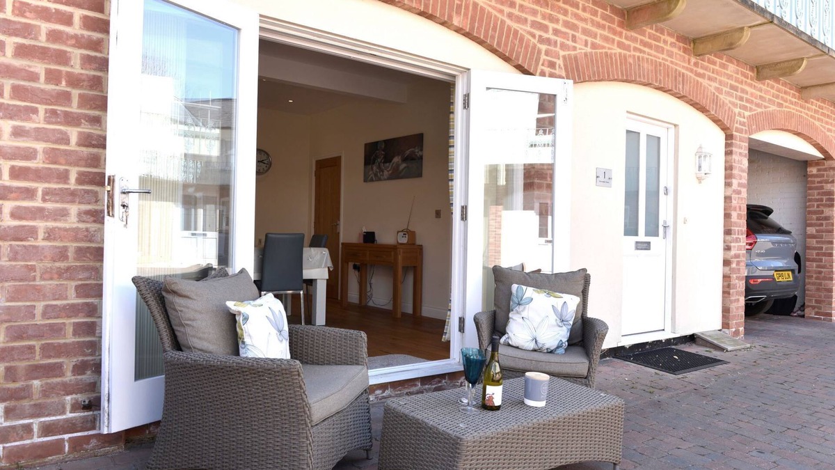 Meads Cottage | Tranquil cottage with outside terrace and undercover parking