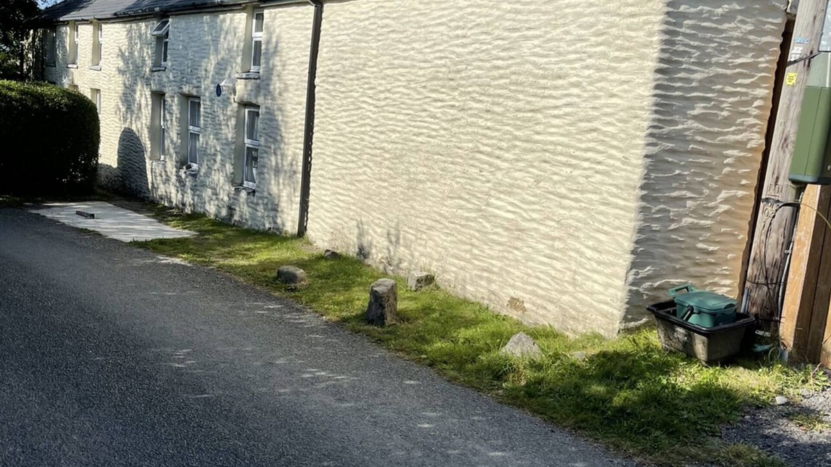 Blaencelyn Cottage | Tranquil country cottage 5 minute drive to beach