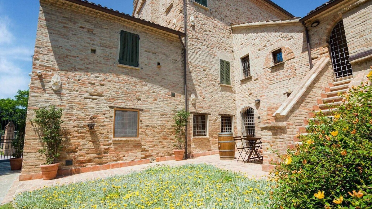 Mombaroccio Apartment | Tranquil Countryside Apartment