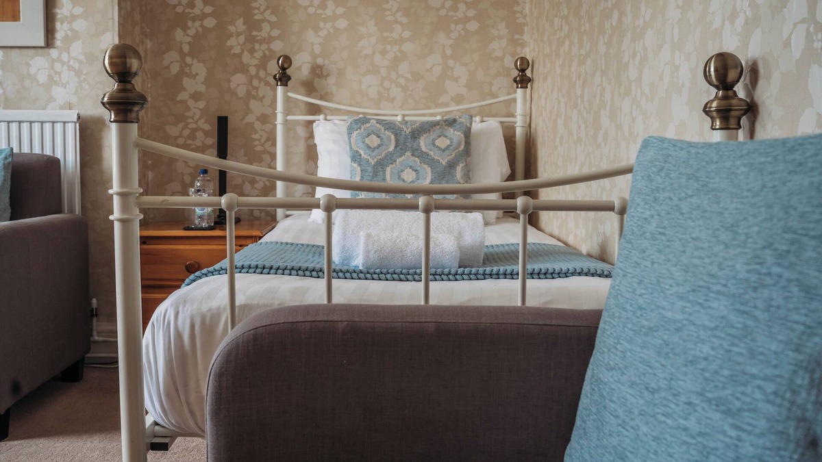 Howey House | Tranquil countryside retreat with stunning views, gardens, and private lake.
