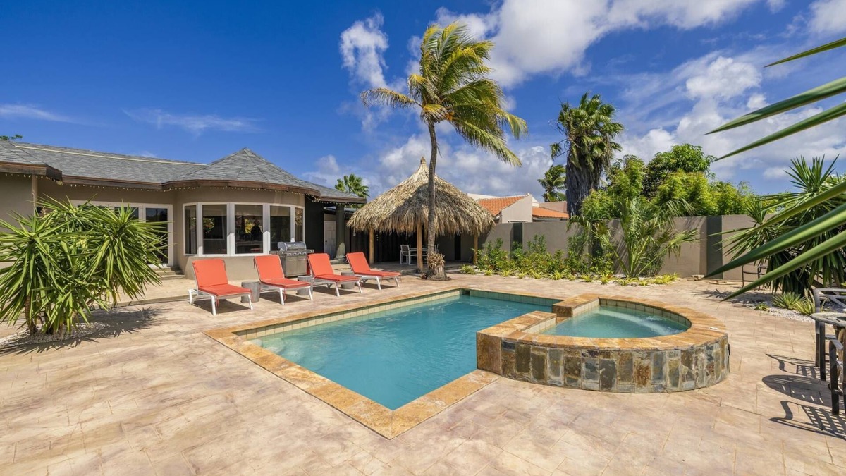 Moko House | Tranquil & Cozy Hideaway Pool BBQ Close to Beaches
