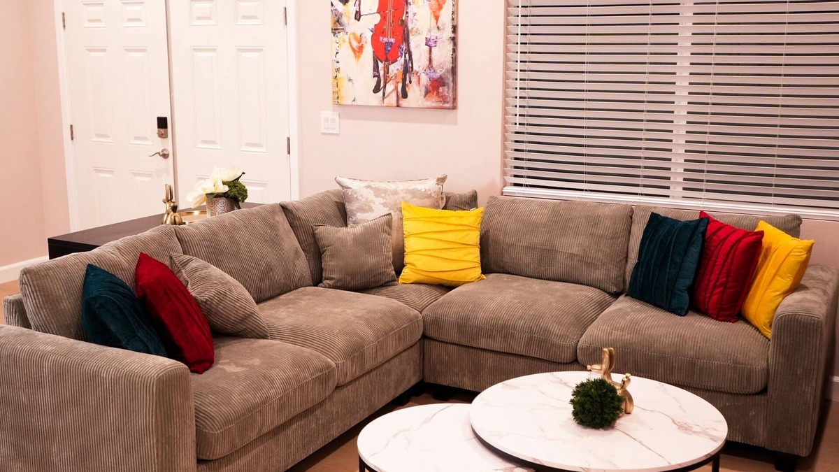 Charter Oak House | Tranquil & Cozy Stay – Your Relaxing Home Away from Home