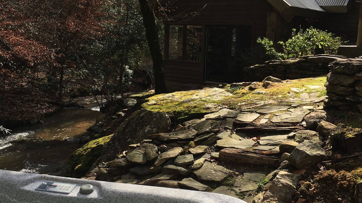 Ferguson House | Tranquil Elegance, Secluded & Romantic-Luxury Retreat by Beautiful Creek