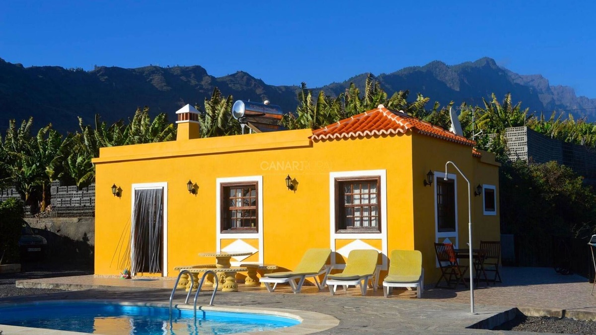 Los Llanos Cottage | Tranquil Cottage with Heated Pool near Tazacorte Beach, Panoramic Cald
