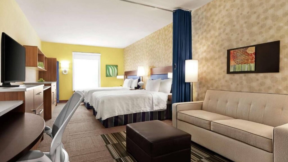 Pooler Hotel | Tranquil Escape! Kitchen, Outdoor Pool, Free Breakfast and Parking, Pets Allowed