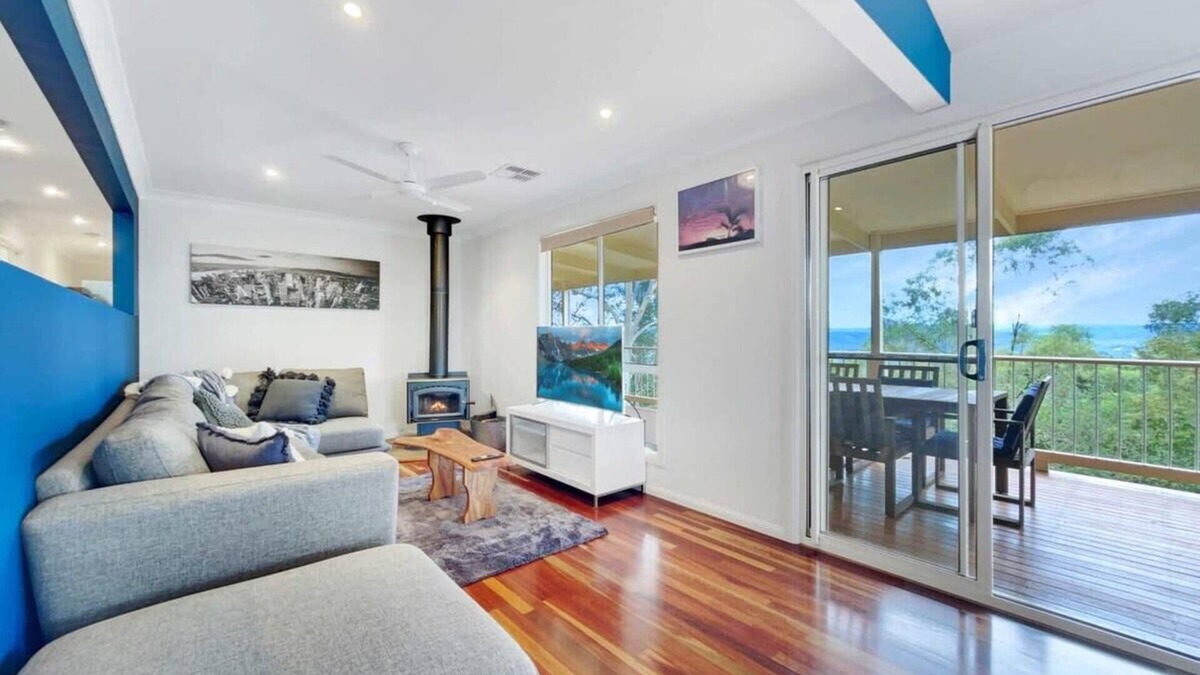 Ninderry House | Tranquil Escape with Beautiful Mountain Views
