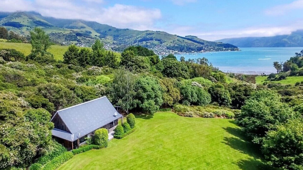 Akaroa House | Tranquil Family Retreat