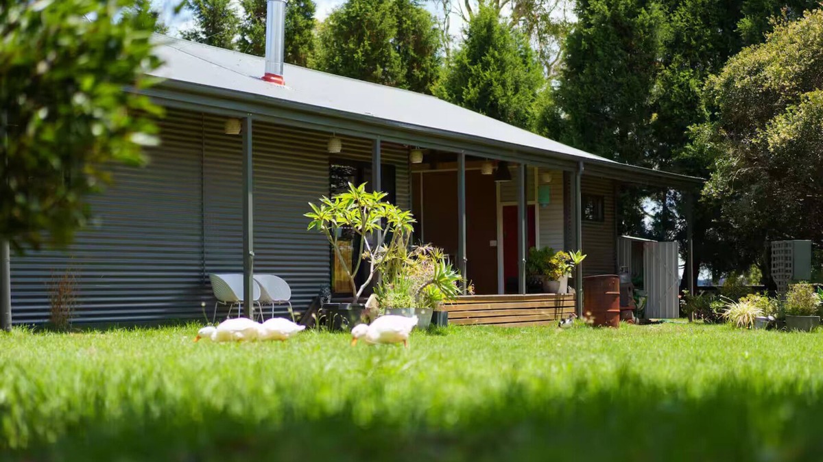 Mangrove Mountain House | Tranquil Farmstay on Central Coast! Cozy Holiday Rental for couples & families