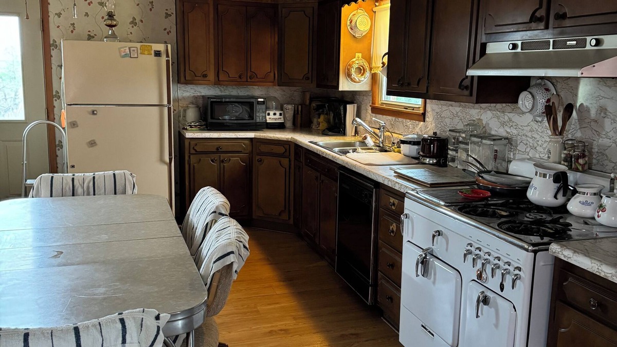 Stanton County Other | Tranquil farmhouse near to Johnson City - 2 bedrooms, 2 baths, vintage kitchen.