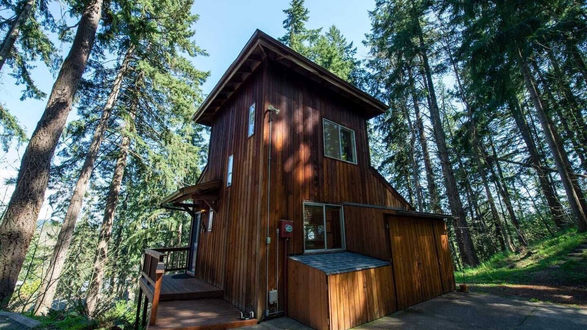 South Hills House | Tranquil Forested Cabin with Sauna, Home Gym, & AC