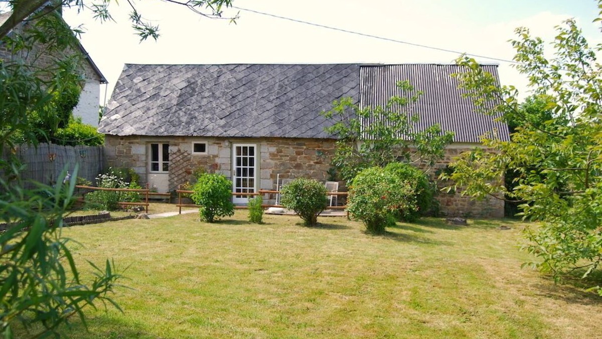 Landelles-et-Coupigny Cottage | Tranquil countryside escape - cosy detached self-catering cottage