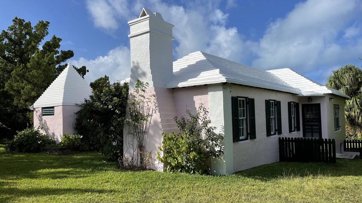 Somerset Village Cottage | Tranquil Garden Setting, Private Waterfront - Sleeps 6, Twizy charger.