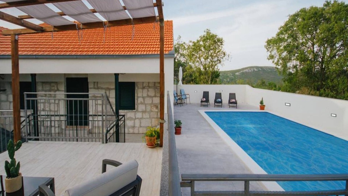 Seget Villa | Tranquil Getaway Villa Prapatnica with Pool and Garden - Three Bedroom Villa with Pool