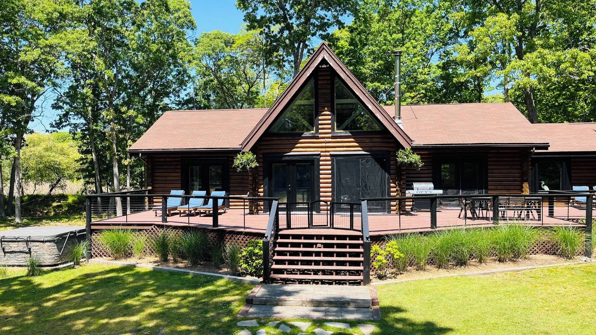 Greenport House | Tranquil Greenport Getaway