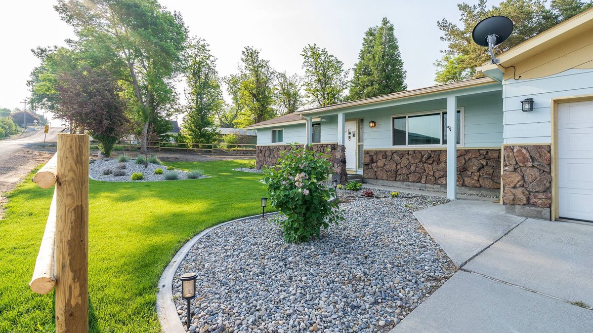 Hagerman House | Tranquil Hagerman Haven