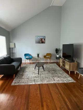 Newark Apartment | Tranquil Haven